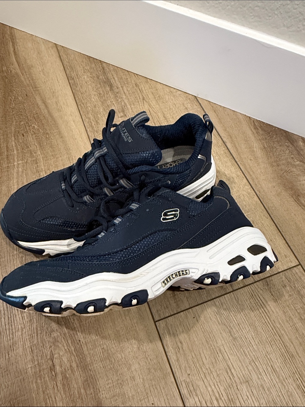 Skechers Mens Navy and White D'Lites Athletic Sneakers - Picture 3 of 11